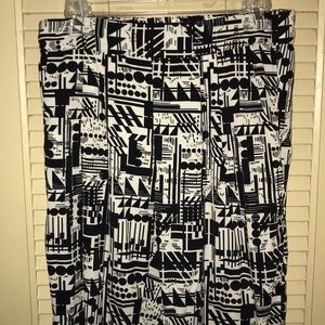 ‼️BOGO Black/white High waist geo print ankle pant